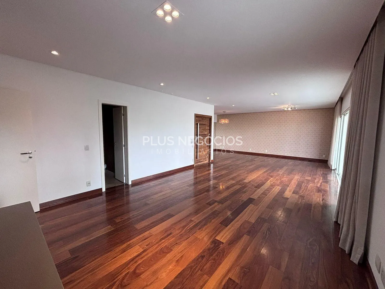 Apartamento, 3 quartos, 247 m² - Foto 2