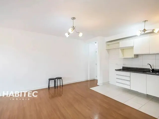 Apartamento 3 quartos e 2 banheiros, para alugar, no bairro Cristo Rei em Curitiba