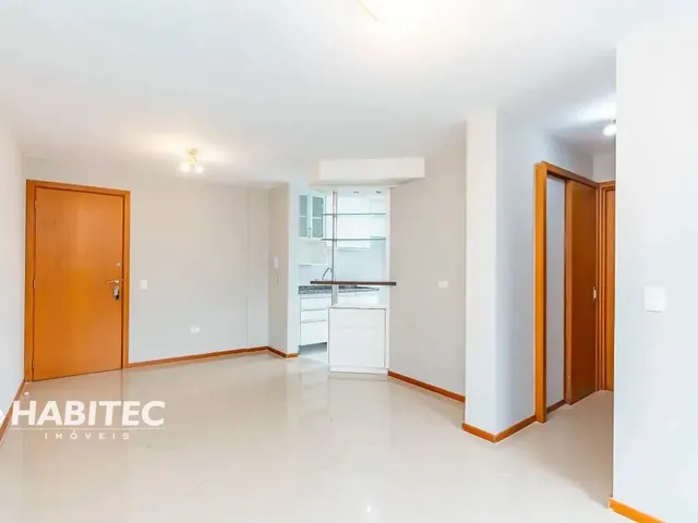 Apartamento 2 quartos e 2 banheiros, para alugar, no bairro Vila Izabel em Curitiba