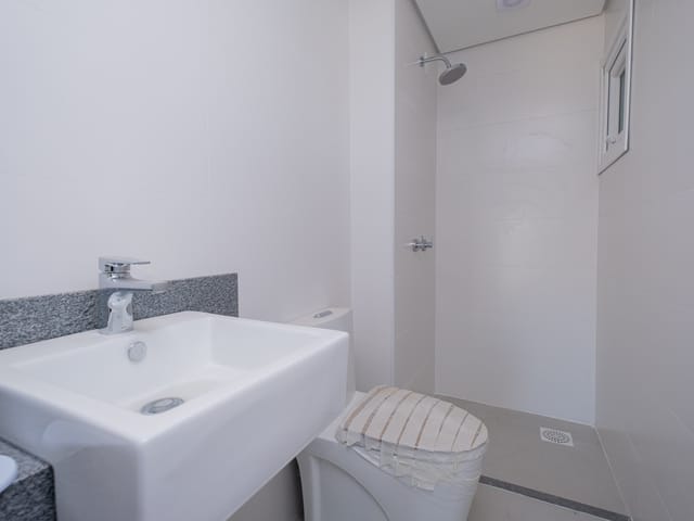 Apartamento 3 quartos e 2 banheiros, à venda ou para alugar, no bairro Três Vendas em Pelotas