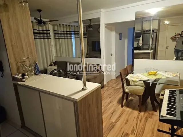 Apartamento 2 quartos e 1 banheiro, à venda, no bairro Conjunto Habitacional Santiago II em Londrina