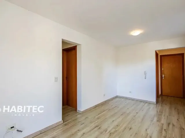 Apartamento 2 quartos e 2 banheiros, para alugar, no bairro Água Verde em Curitiba