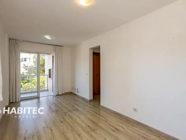 Apartamento 2 quartos e 2 banheiros, para alugar, no bairro Água Verde em Curitiba
