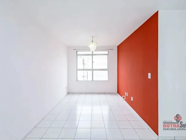 Apartamento 3 quartos e 1 banheiro, para alugar, no bairro Capão Raso em Curitiba