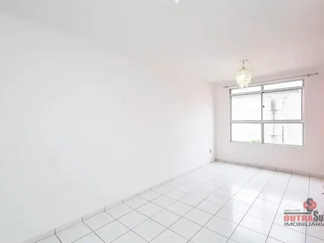 Apartamento 3 quartos e 1 banheiro, para alugar, no bairro Capão Raso em Curitiba