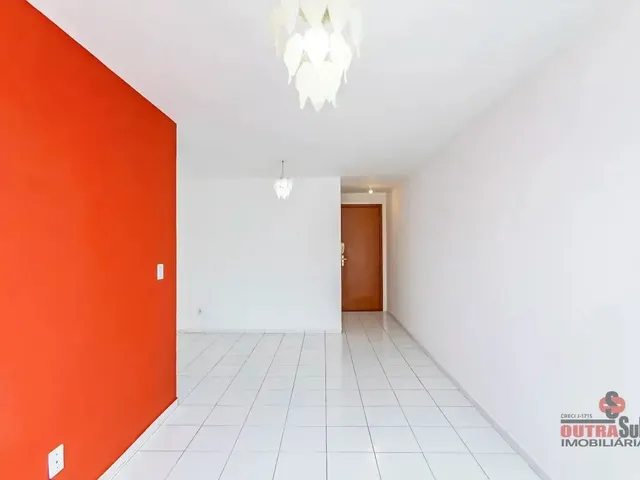 Apartamento 3 quartos e 1 banheiro, para alugar, no bairro Capão Raso em Curitiba