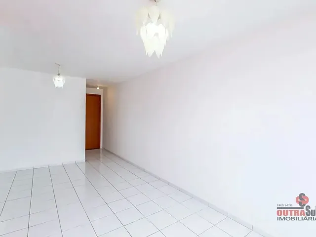 Apartamento 3 quartos e 1 banheiro, para alugar, no bairro Capão Raso em Curitiba