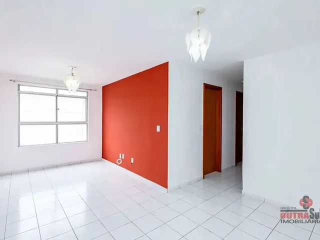 Apartamento 3 quartos e 1 banheiro, para alugar, no bairro Capão Raso em Curitiba