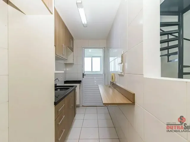 Apartamento 2 quartos e 2 banheiros, para alugar, no bairro Xaxim em Curitiba