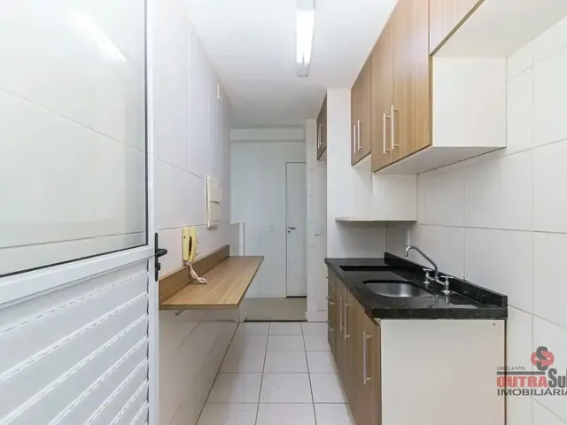Apartamento 2 quartos e 2 banheiros, para alugar, no bairro Xaxim em Curitiba