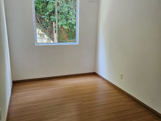 Apartamento 2 quartos e 1 banheiro, à venda, no bairro Morin em Petrópolis