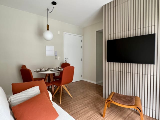 Foto do Apartamento - Apartamento mobiliado à venda no Viver Quartier, Três Vendas - 57 m², 2 quartos, sacada com churrasqueira e vaga. | UP Imóveis