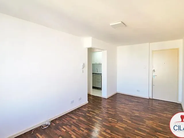 Apartamento 1 quarto e 1 banheiro, para alugar, no bairro Centro em Curitiba
