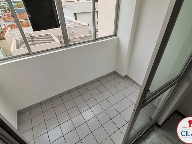 Apartamento 1 quarto e 1 banheiro, para alugar, no bairro Centro em Curitiba
