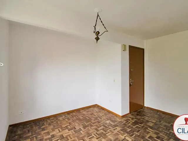 Apartamento 2 quartos e 1 banheiro, para alugar, no bairro Barreirinha em Curitiba