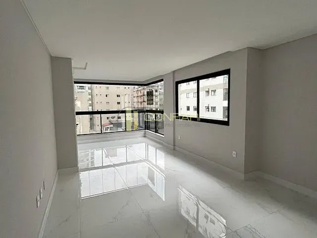 Apartamento com 126m² 3 quartos e 2 banheiros, à venda, no bairro Meia Praia em Itapema