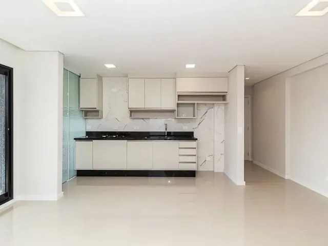 Apartamento 2 quartos e 2 banheiros, à venda, no bairro Mercês em Curitiba