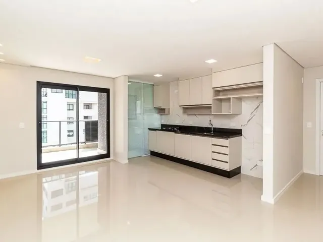 Apartamento 2 quartos e 2 banheiros, à venda, no bairro Mercês em Curitiba