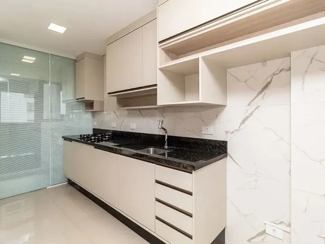 Apartamento 2 quartos e 2 banheiros, à venda, no bairro Mercês em Curitiba
