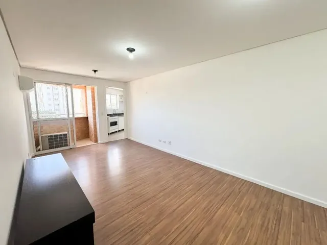 Apartamento 2 quartos e 2 banheiros, para alugar, no bairro Alto da Glória em Curitiba