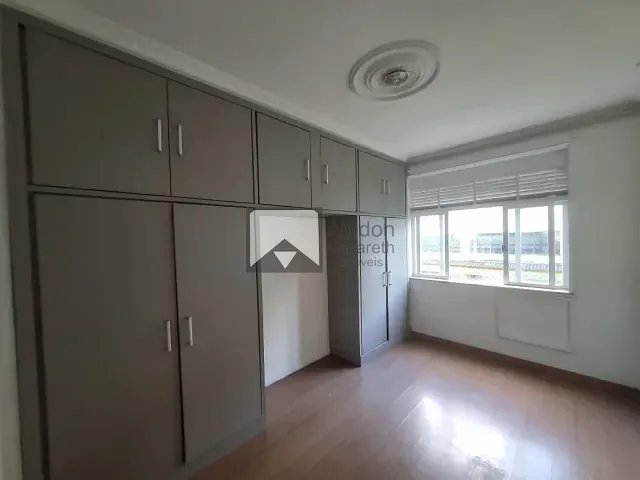 Apartamento com 120m² 3 quartos e 1 banheiro, à venda ou para alugar, no bairro Icaraí em Niterói