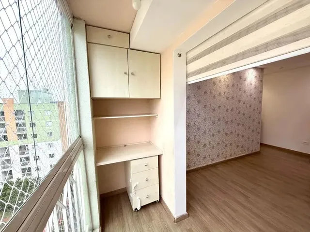 Apartamento 2 quartos e 2 banheiros, para alugar, no bairro Campo Comprido em Curitiba