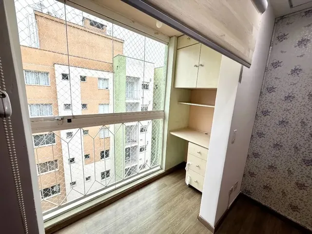 Apartamento 2 quartos e 2 banheiros, para alugar, no bairro Campo Comprido em Curitiba