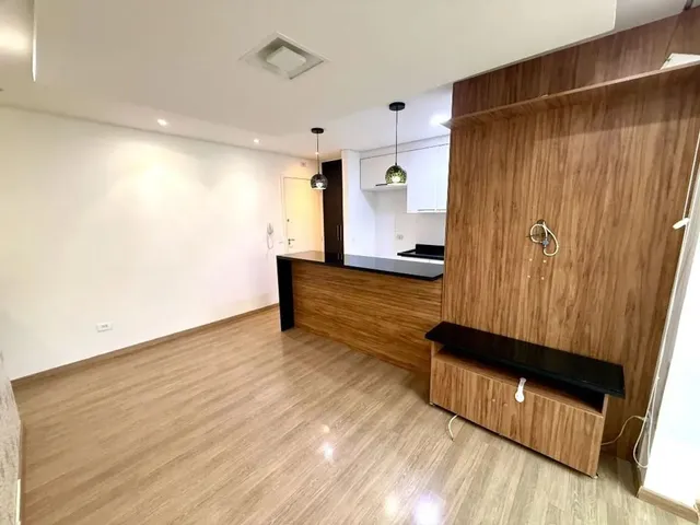 Apartamento 2 quartos e 2 banheiros, para alugar, no bairro Campo Comprido em Curitiba