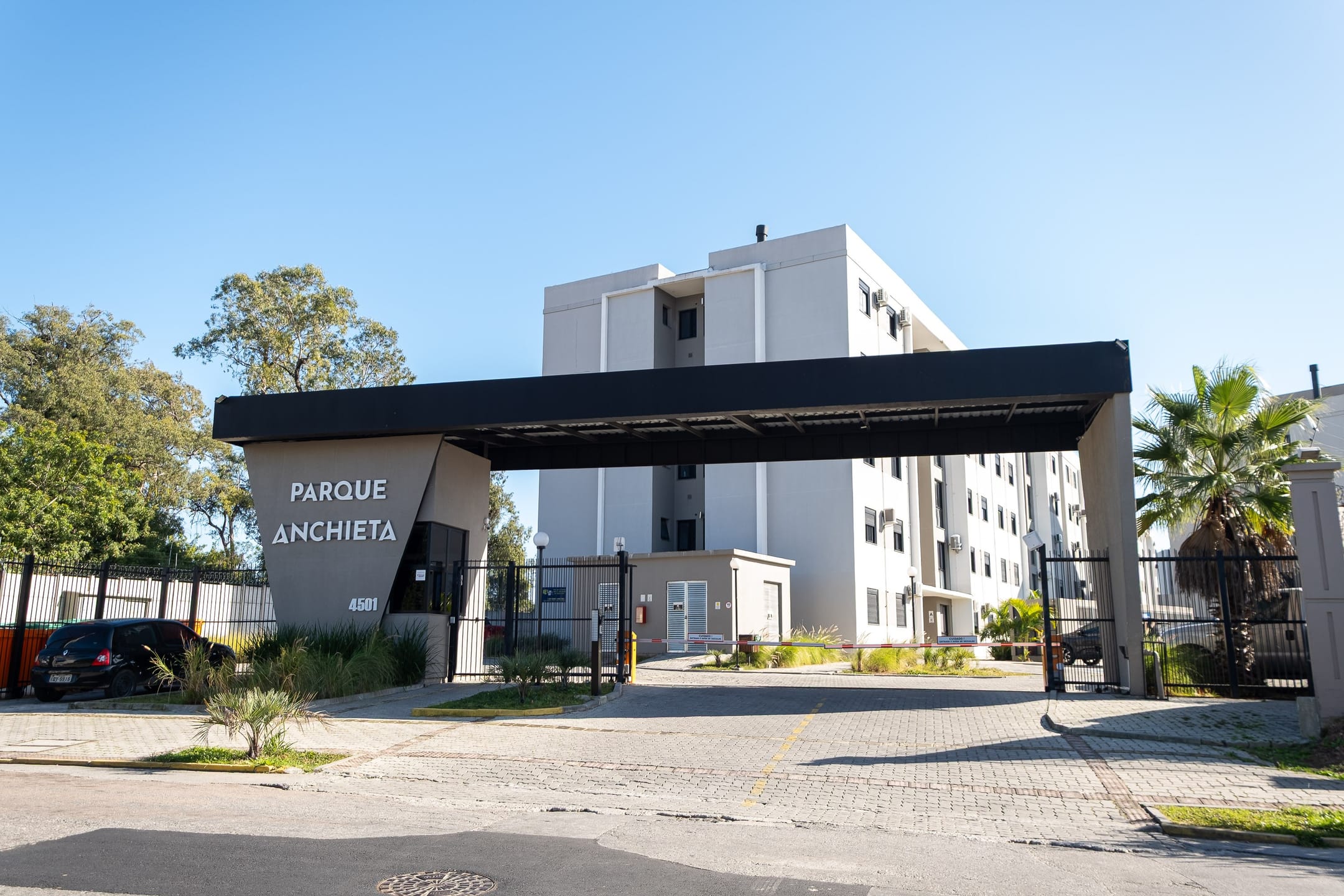 Apartamento no Centro de Pelotas com 2 quartos, 1 vaga e lazer completo em condomínio com segurança, conforto e localização privilegiada!