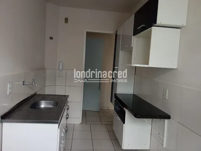 Apartamento 2 quartos e 1 banheiro, à venda, no bairro Jardim Strass em Londrina