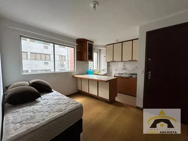 Apartamento 1 quarto e 1 banheiro, para alugar, no bairro Centro em Curitiba