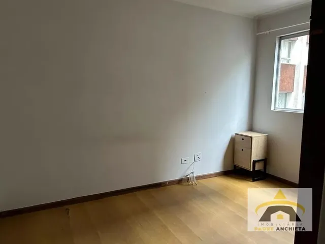 Apartamento 1 quarto e 1 banheiro, para alugar, no bairro Centro em Curitiba