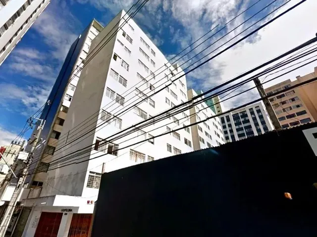 Apartamento 1 quarto e 1 banheiro, para alugar, no bairro Centro em Curitiba