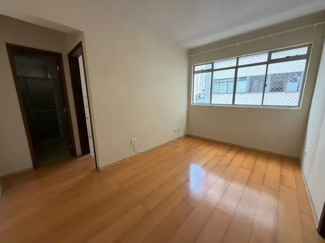 Apartamento 1 quarto e 1 banheiro, para alugar, no bairro Centro em Curitiba