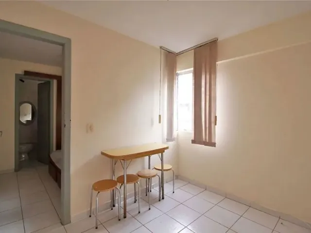 Apartamento 1 quarto e 1 banheiro, para alugar, no bairro Champagnat em Curitiba