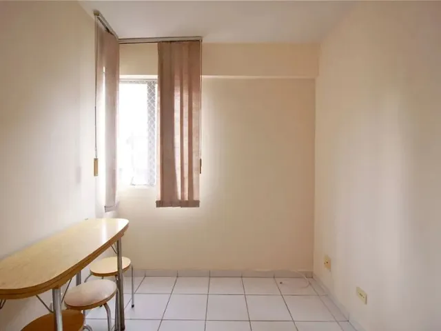 Apartamento 1 quarto e 1 banheiro, para alugar, no bairro Champagnat em Curitiba