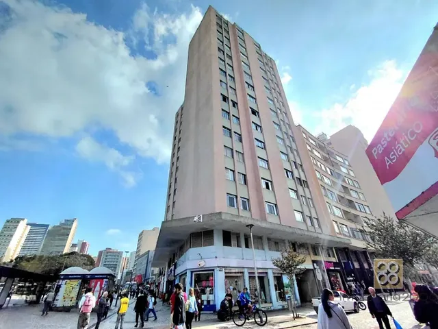 Apartamento 3 quartos e 1 banheiro, para alugar, no bairro Centro em Curitiba