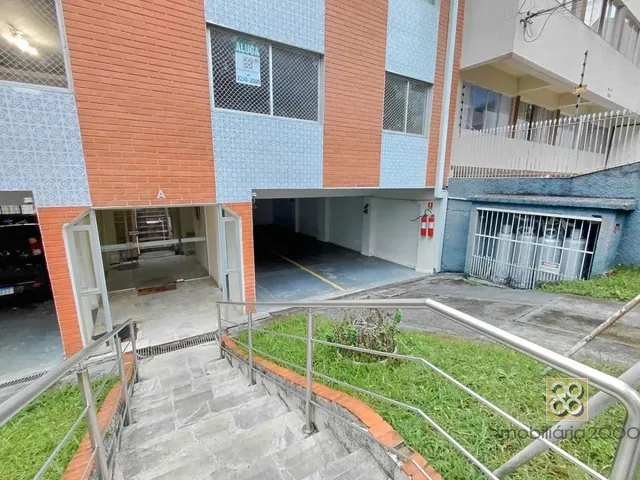 Apartamento 2 quartos e 1 banheiro, para alugar, no bairro São Francisco em Curitiba