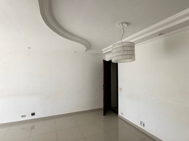 Foto do Apartamento - EDIFICIO VENEZA - Apartamento para locação com 3 quartos por R$ 1.950,00, Centro, Londrina, PR | Human Imóveis