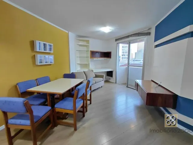Apartamento 2 quartos e 2 banheiros, para alugar, no bairro Centro em Curitiba