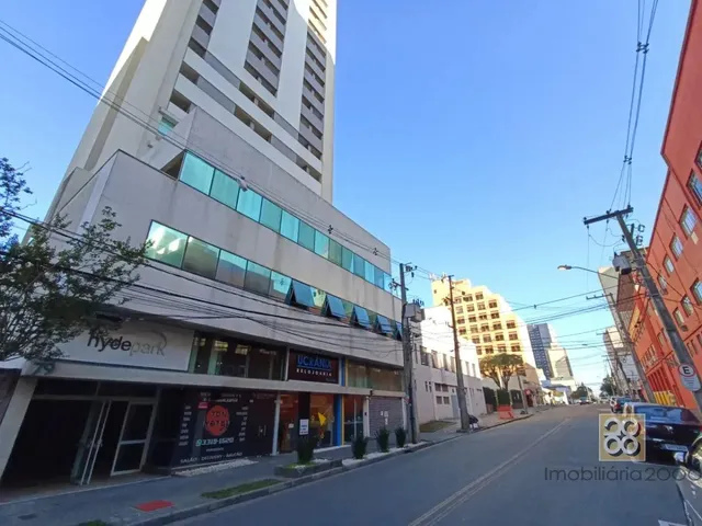 Apartamento 1 quarto e 1 banheiro, para alugar, no bairro Centro em Curitiba