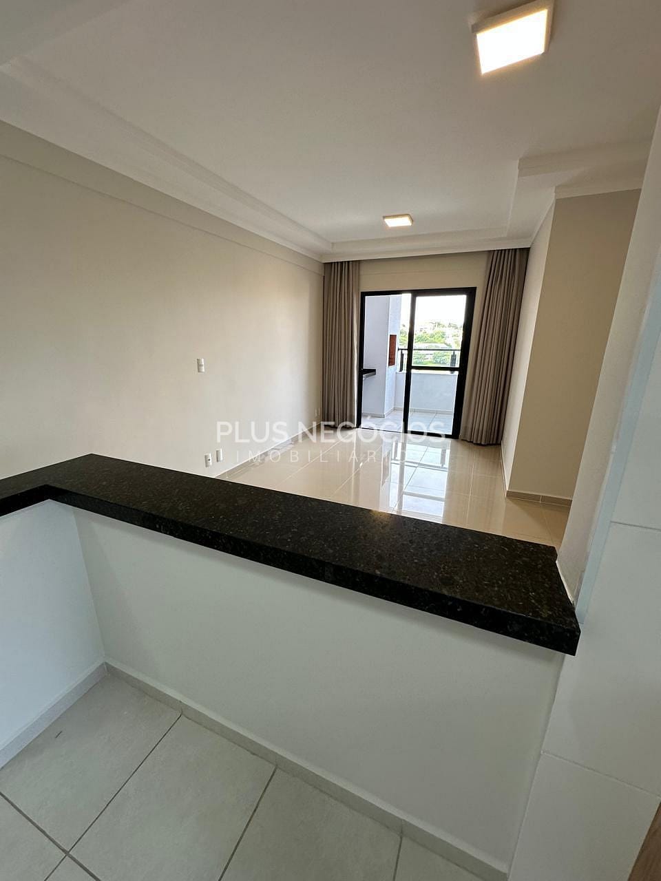 Apartamento à venda com 2 quartos, 73m² - Foto 2