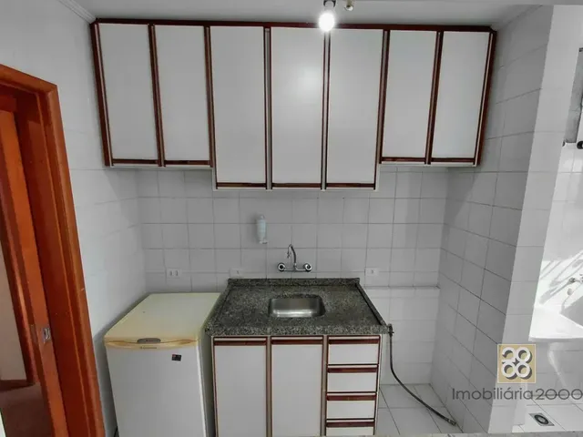 Apartamento 1 quarto e 1 banheiro, para alugar, no bairro Centro em Curitiba