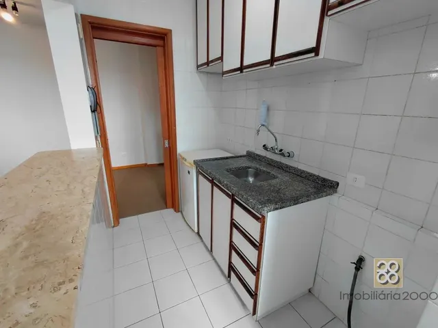 Apartamento 1 quarto e 1 banheiro, para alugar, no bairro Centro em Curitiba