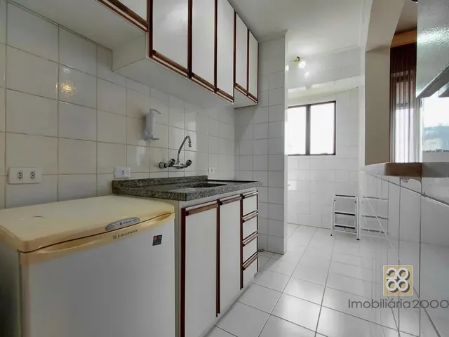 Apartamento 1 quarto e 1 banheiro, para alugar, no bairro Centro em Curitiba