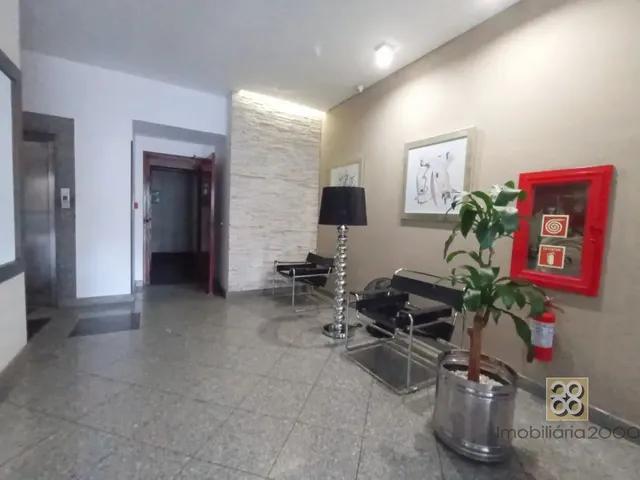 Apartamento 2 quartos e 2 banheiros, para alugar, no bairro Centro em Curitiba