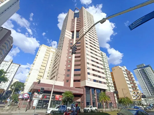 Apartamento 2 quartos e 2 banheiros, para alugar, no bairro Centro em Curitiba