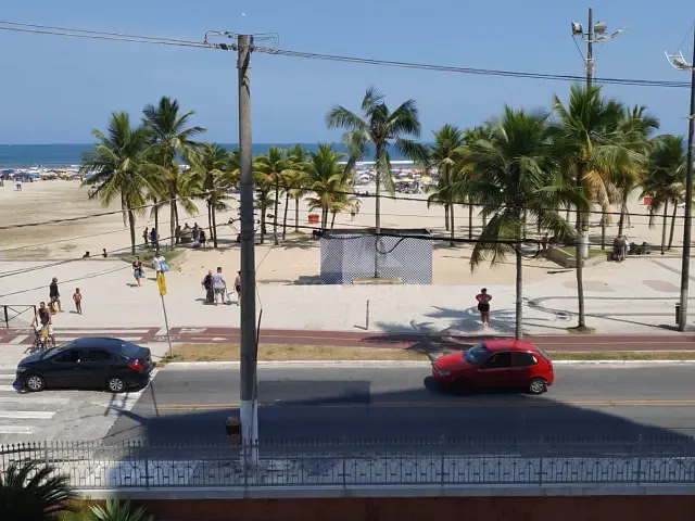 Apartamento 2 quartos e 2 banheiros, à venda, no bairro Guilhermina em Praia Grande