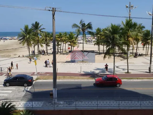 Apartamento 2 quartos e 2 banheiros, à venda, no bairro Guilhermina em Praia Grande
