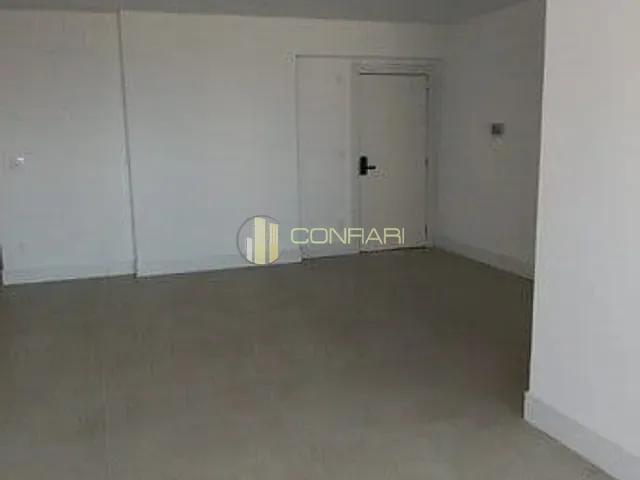 Apartamento com 166m² 3 quartos e 3 banheiros, à venda, no bairro Meia Praia em Itapema